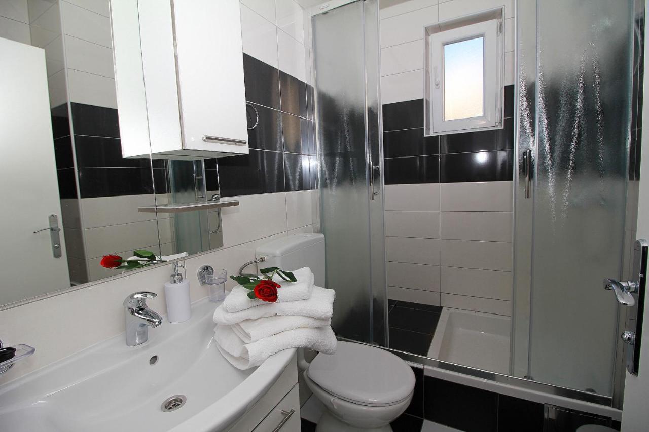 Apartmani Bozena Makarska Eksteriør bilde